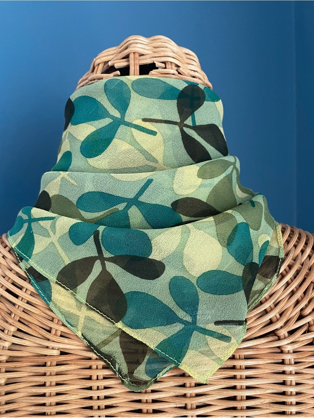 Kenneth Cole Vintage Neckerchief Silk Scarf Green Leaf Print Square 17x17
